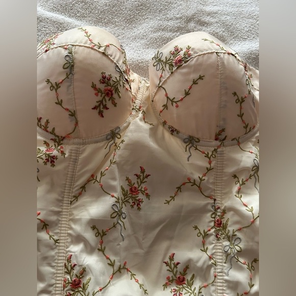 Floral Embroidered Bustier - Picture 2 of 6